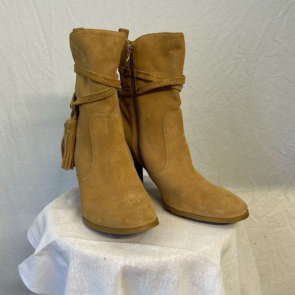 Tommy Hilfiger Tan Suede Boots W/ Tassels Size 11 Medium - Picture 1 of 8